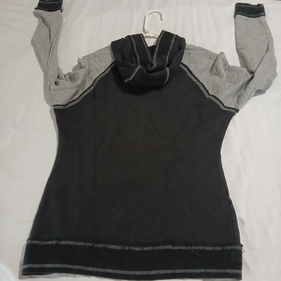 Majestic Fan Fashion CLEVELAND CAVALIERS Med Grey Long-Sleeved Hooded Knit Shirt - Picture 11 of 13